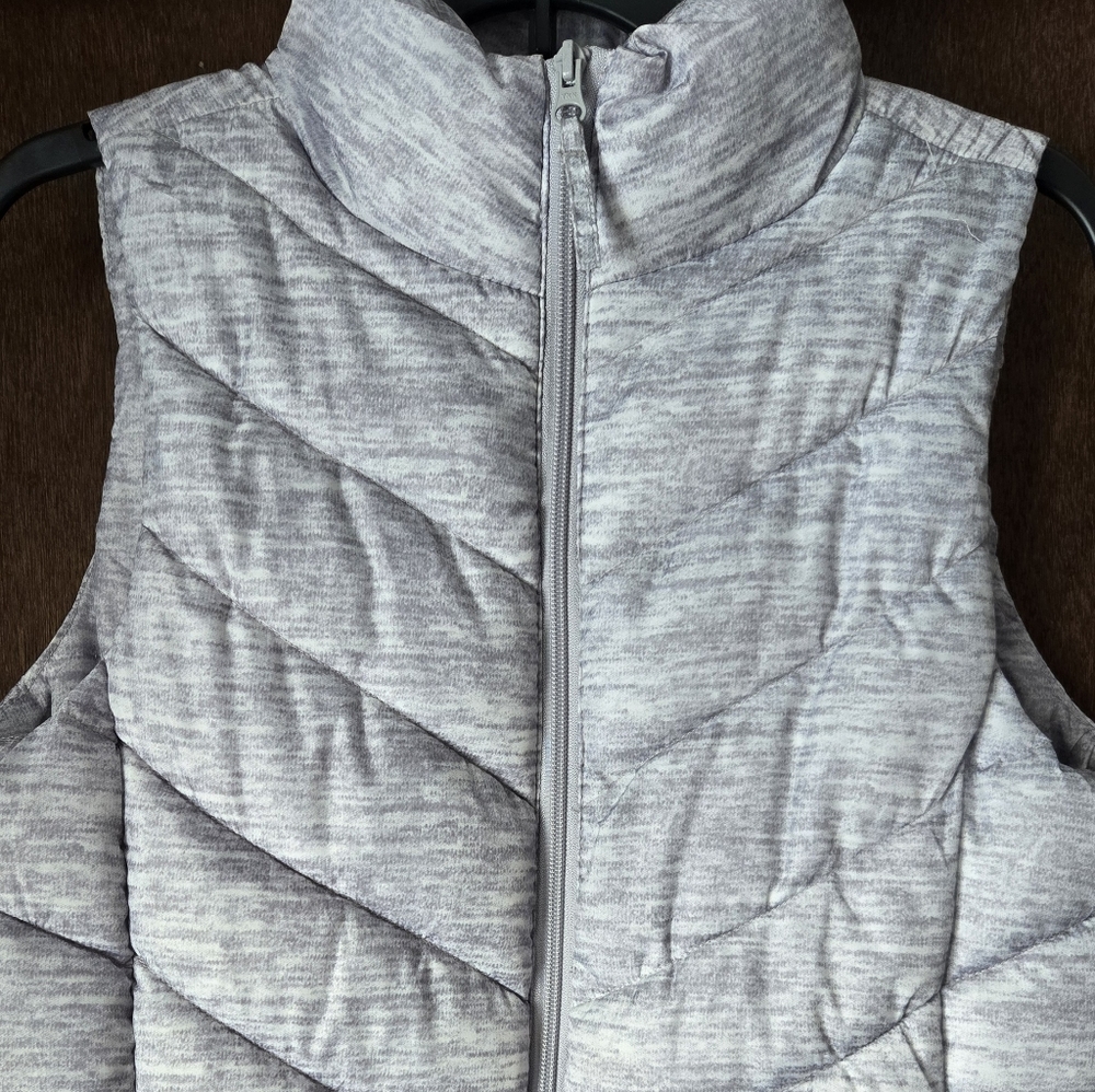 SO. Silver/ Gray Winter Vest. Size Large (Juniors).